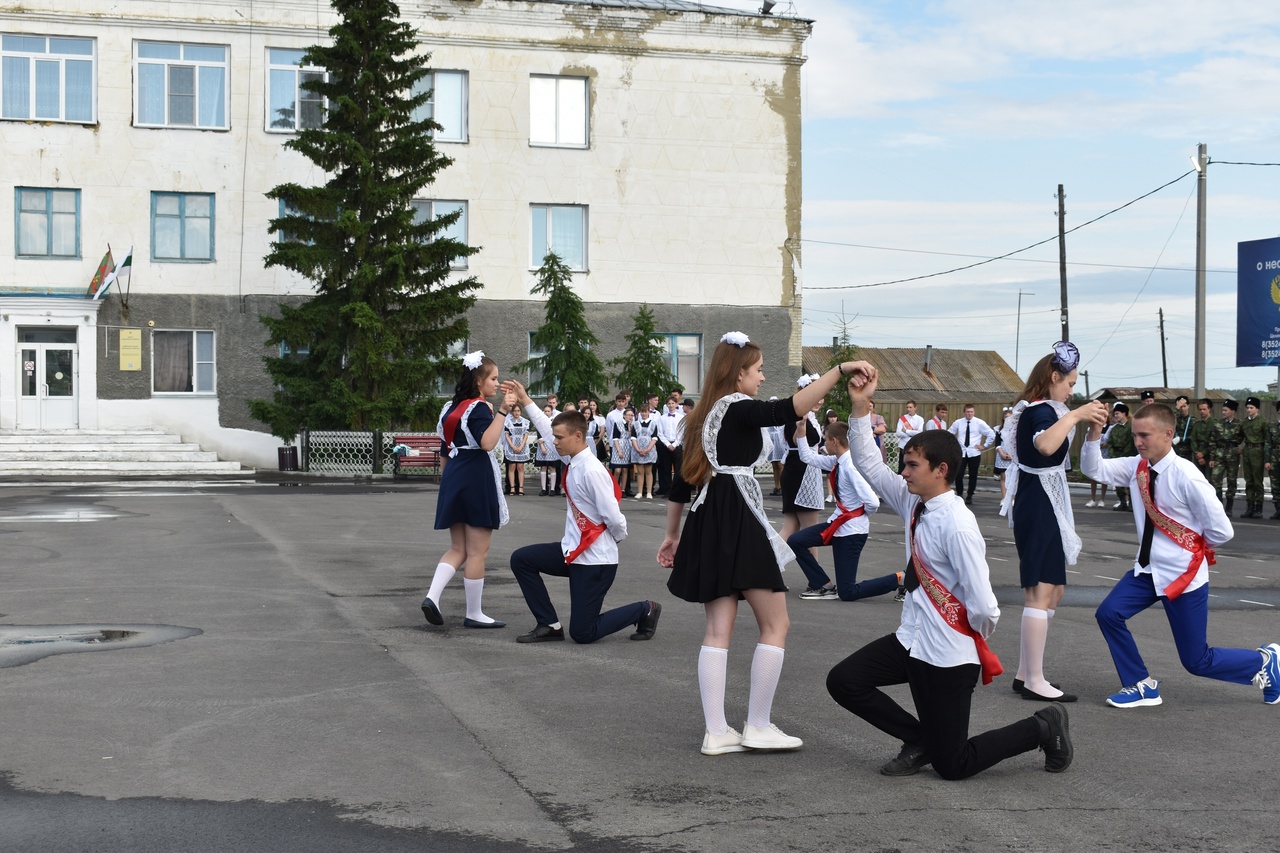 Вальс выпускников.